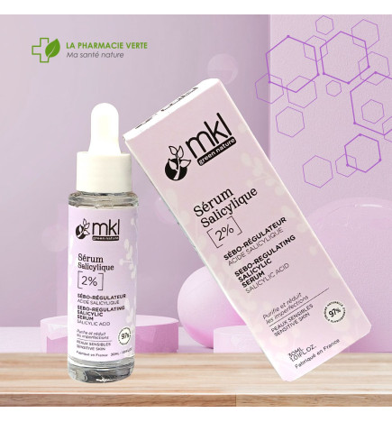 Application du MKL Sérum Salicylique 2% pour aider à purifier la peau et réduire les imperfections